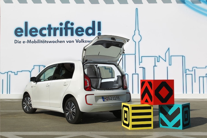 Компактный фургон Volkswagen e-load up!
