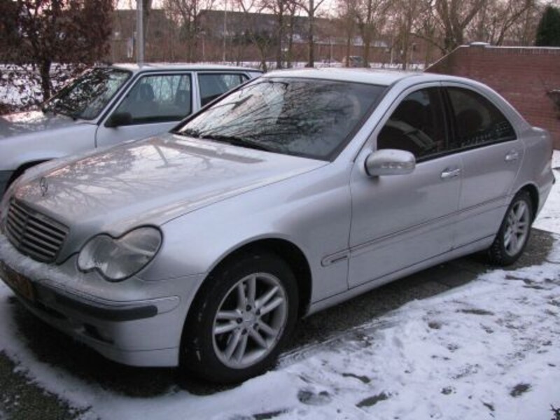 Mercedes-Benz C 220 CDI Elegance (2001)