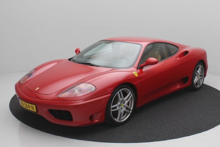 Vijf manieren om 'goedkoop' in een Ferrari te stappen