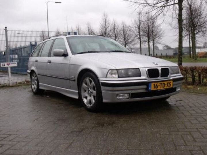 BMW 323i touring Executive (1998)