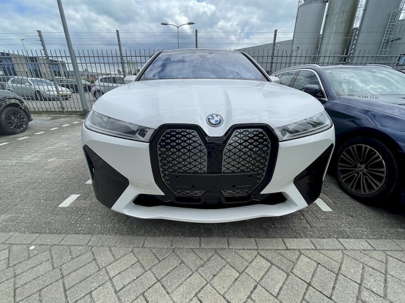BMW iX xDrive40 (2022)