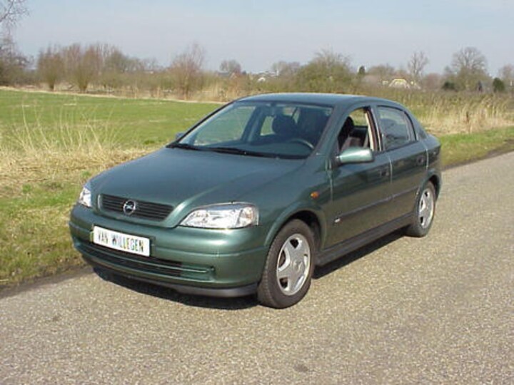 Opel Astra 1.6i Club (1998)