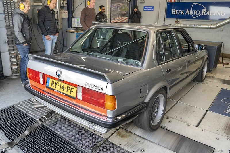 BMW 325i - Op de Rollenbank