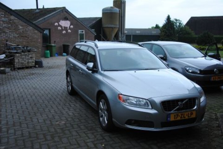Volvo V70 2.5T Momentum (2008)
