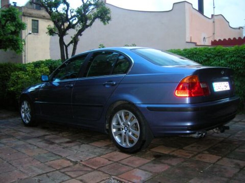 BMW 330i (2001)