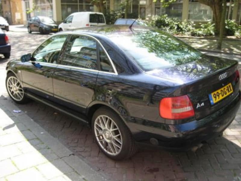 Audi A4 2.4 5V (1999)