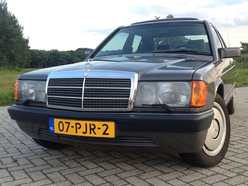 Mercedes-Benz 190 E (1986) #2