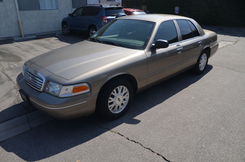 Ford Crown Victoria LX (2005)