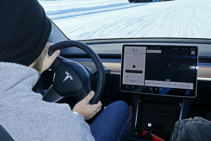 Tesla Model 3 Model S ijs Noordkaap ijsracen