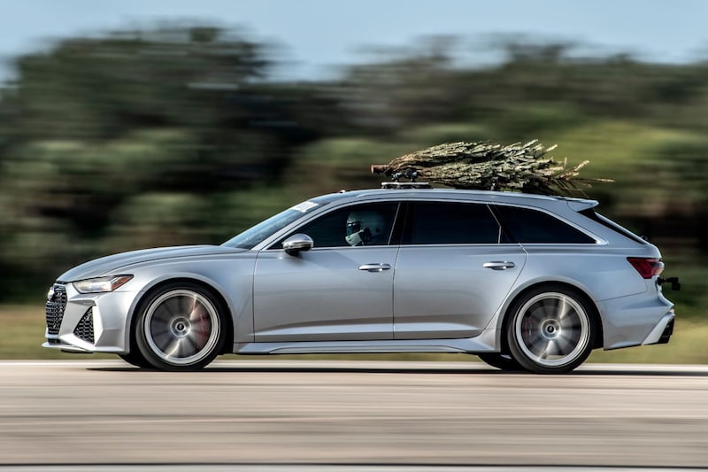 Audi RS6 Avant breekt snelheidsrecord met kerstboom op dak