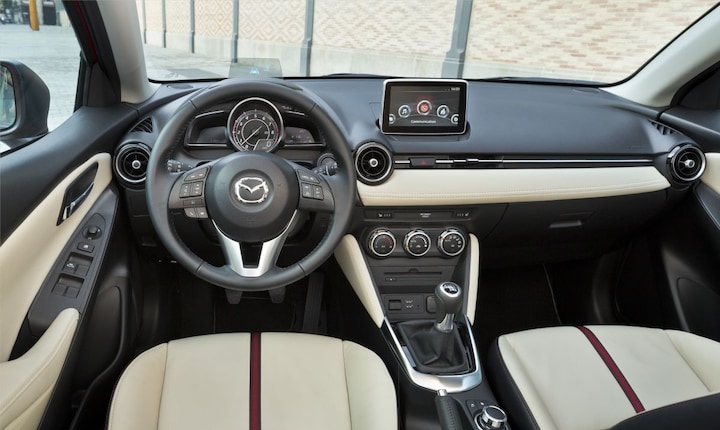 Mazda 2 SkyActiv-G 90 GT-M (2015) #2