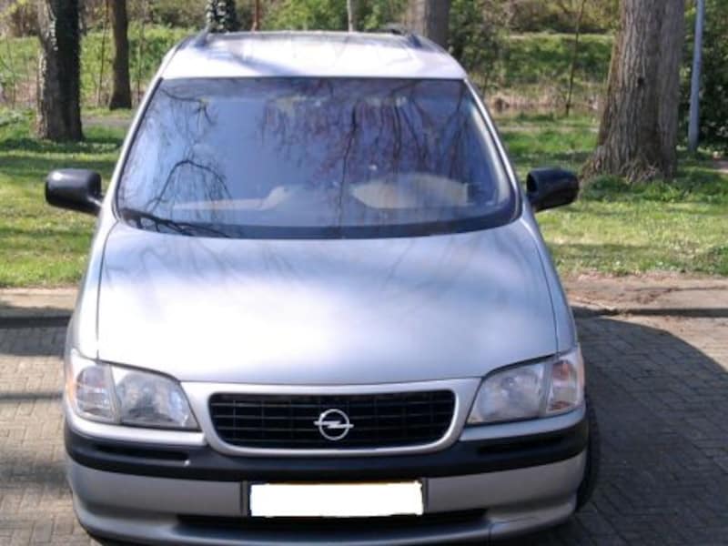 Opel Sintra 2.2i-16V GLS (1999)