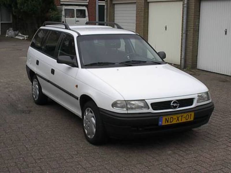 Opel Astra Stationwagon 1.7 TD GL (1995)