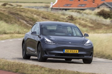Tesla rolt update uit: meer vermogen en betere Autopilot