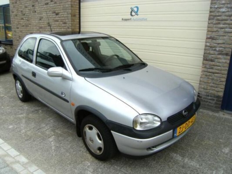 Opel Corsa 1.2i-16V Strada (1999)