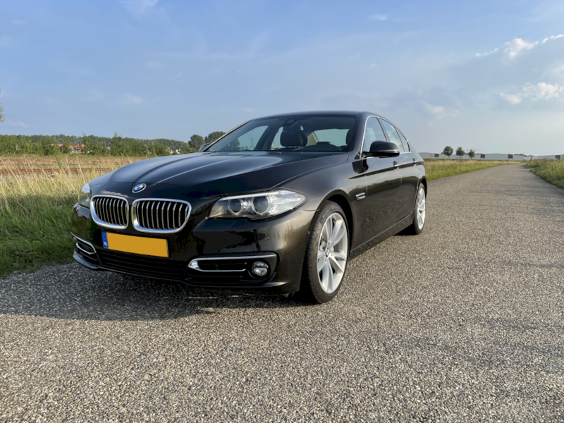 BMW 528i Luxury Edition (2016)
