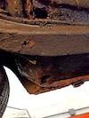 Met ‘bitac’ (dikke, zwarte substantie) werden in de seventies en eighties rotte chassisbalken voor het oog weer toonbaar gemaakt.