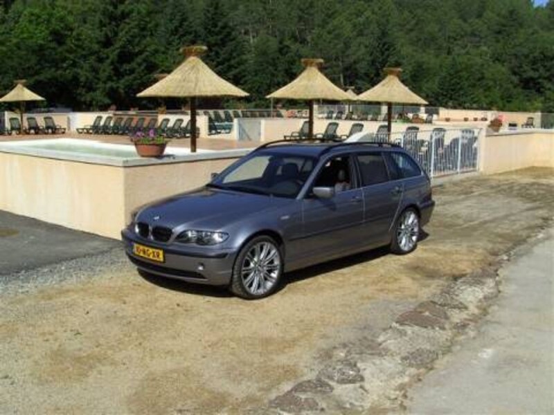 BMW 320i touring Executive (2003)