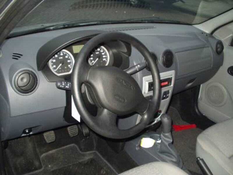 Dacia Logan 1.6 Lauréate (2007)