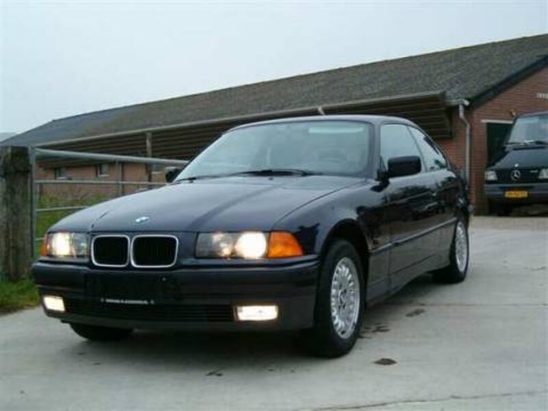 BMW 323i Coupé Executive (1996)