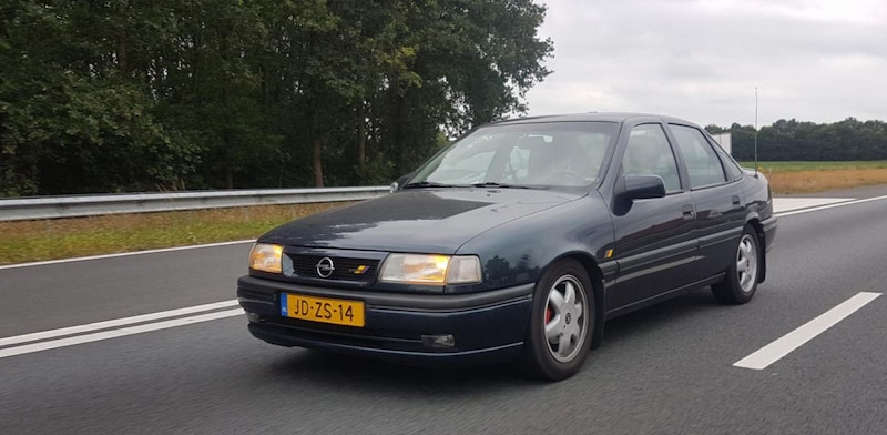 Opel Vectra 2.0i Sport (1994)
