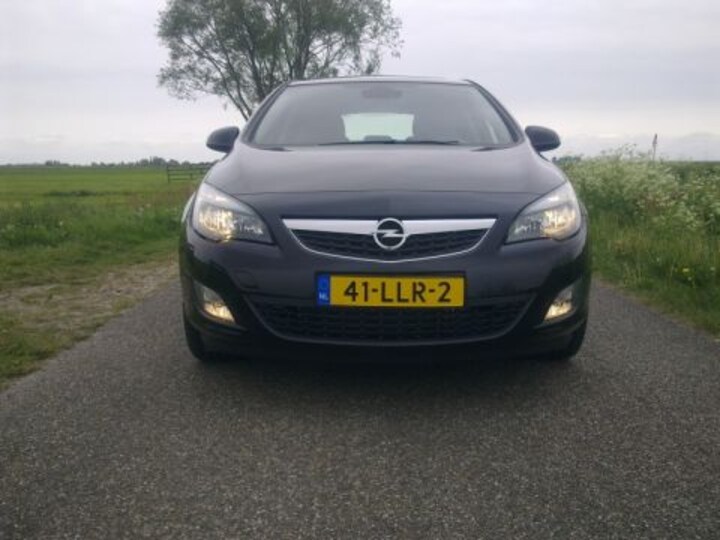 Opel Astra 1.6 Turbo Sport (2010)