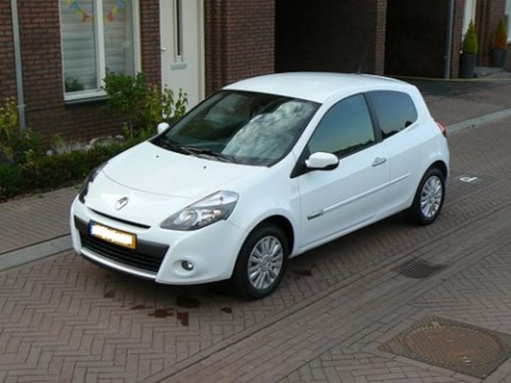 Renault Clio 1.2 16V 75 Collection (2010)