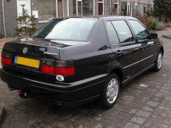 Volkswagen Vento 1.8 90pk GL (1997)
