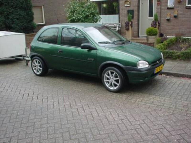 Opel Corsa 1.4i Swing (1996)