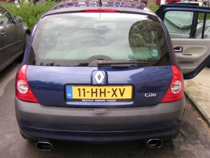 Renault Clio 1.4 16V Privilege (2001)