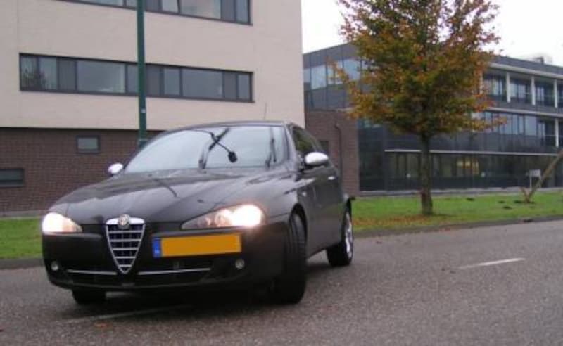 Alfa Romeo 147 1.9 JTDm 16V Q2 (2007)