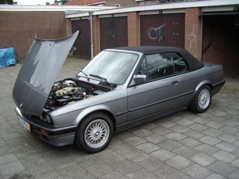 BMW 320i Cabrio (1992)