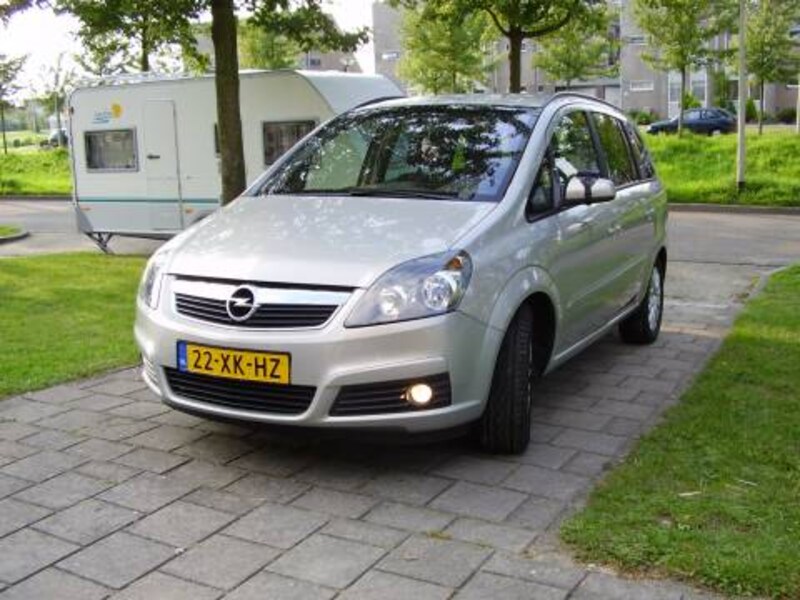 Opel Zafira 2.2 Temptation (2007)