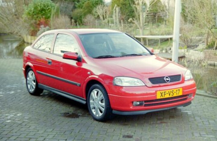 Opel Astra 1.6i Sport (1998)