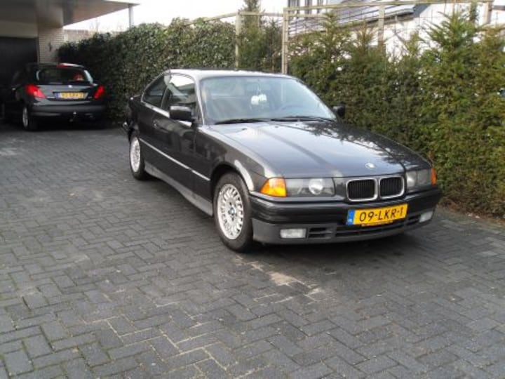BMW 320i Coupé (1993)
