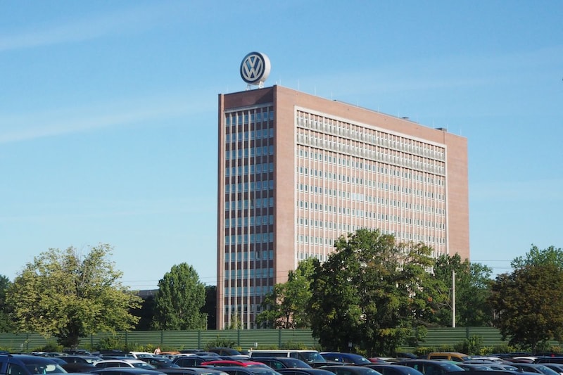 Volkswagen Wolfsburg fabriek HQ hoofdkantoor logo 