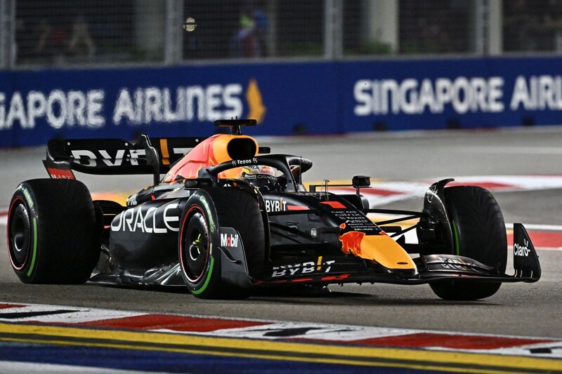 Charles Leclerc pakt Pole in Singapore, Verstappen achtste