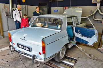 Op de Rollenbank - Peugeot 404 (1965)