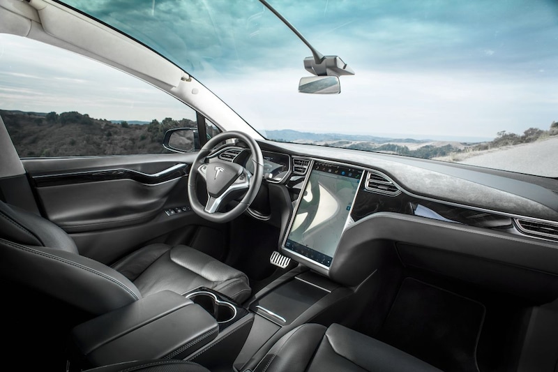 Tesla deelt gratis zonneschermen uit voor Model X