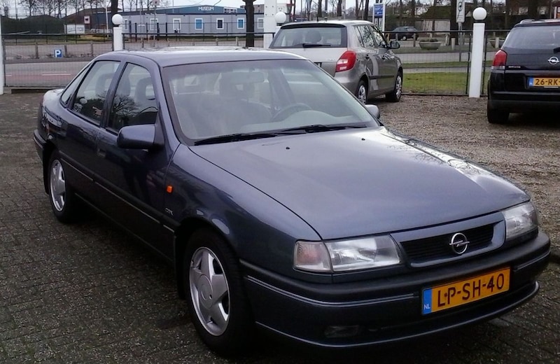 Opel Vectra 1.8i CDX (1995)