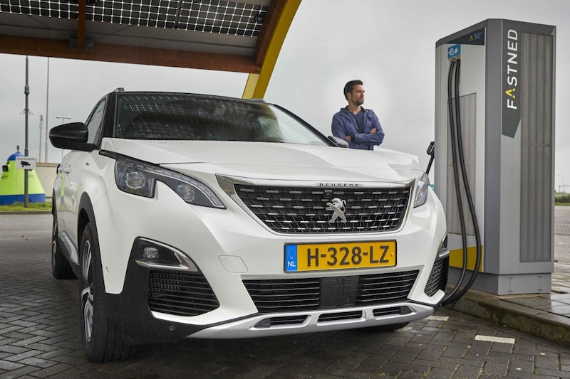 Fastned laadpaal supercharger phev Peugeot 3008