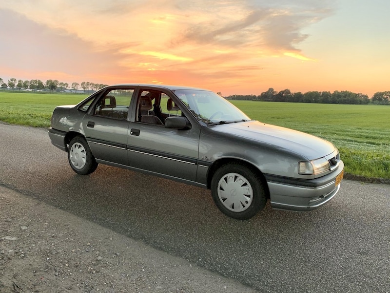 Opel Vectra 1.8i GLS (1993)