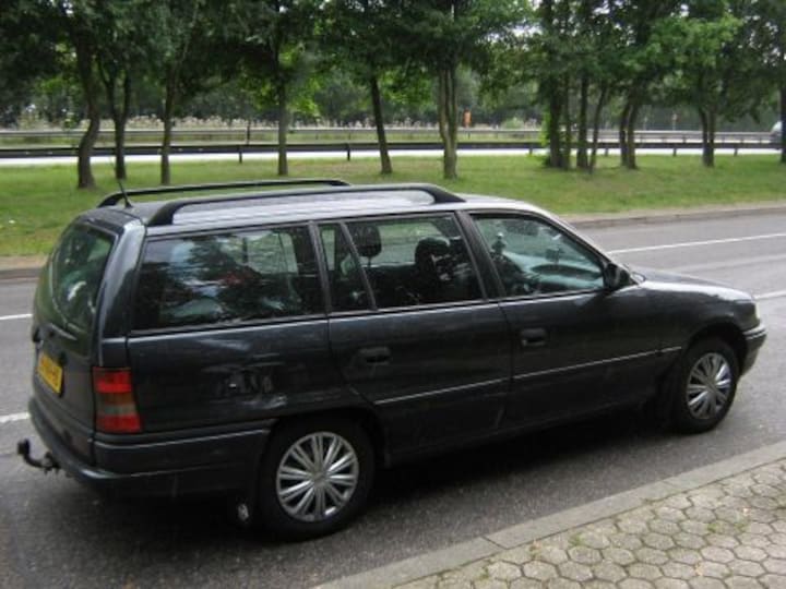 Opel Astra Stationwagon 1.6i Edition (1997)