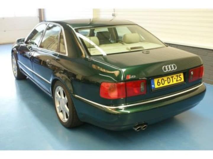 Audi A8 4.2 quattro (2001)