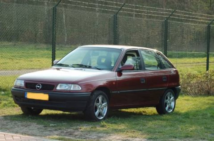 Opel Astra 1.4i GL (1995)
