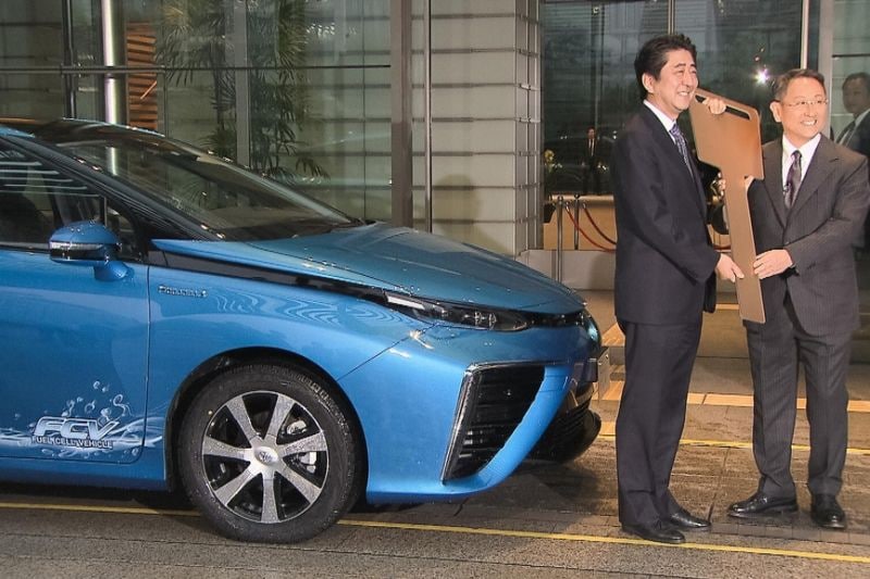 Premier Japan ontvangt eerste Toyota Mirai