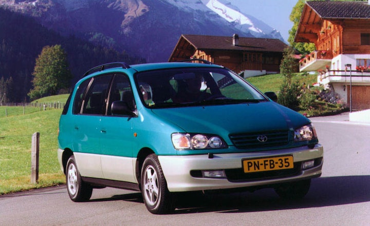 Toyota Picnic 2.0 GLi (1998)