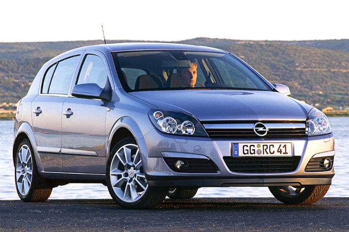 Opel Astra 1.4 Essentia (2005)