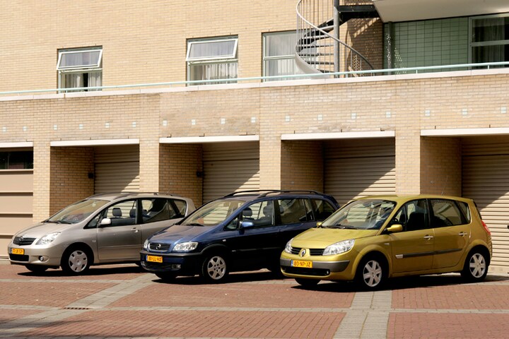 Renault Scénic-Opel Zafira-Toyota Corolla Verso