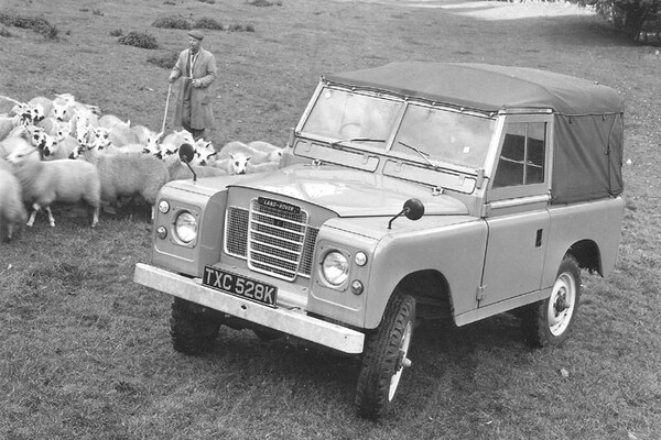 Stéphan in oude Land Rover